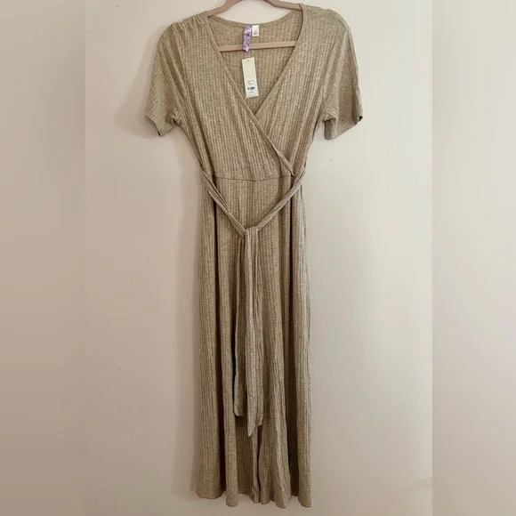 NWT Francesca’s Heather Oat Ribbed Wrap Jumpsuit Size L - Picture 1 of 2